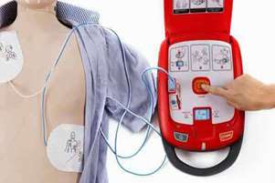 اهدای یک دستگاه الکترو شوک خودکار قلبی به اورژانس115توسط خانواده نیکوکار زرین دشتی